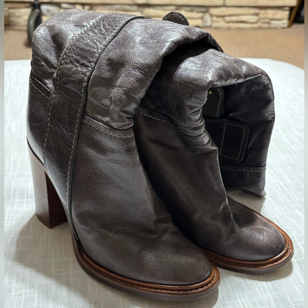 Chloe Leather Heeled Boots